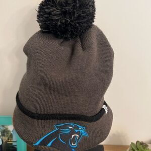 Men’s 47’ Carolina Panthers winter Pom patch hat.